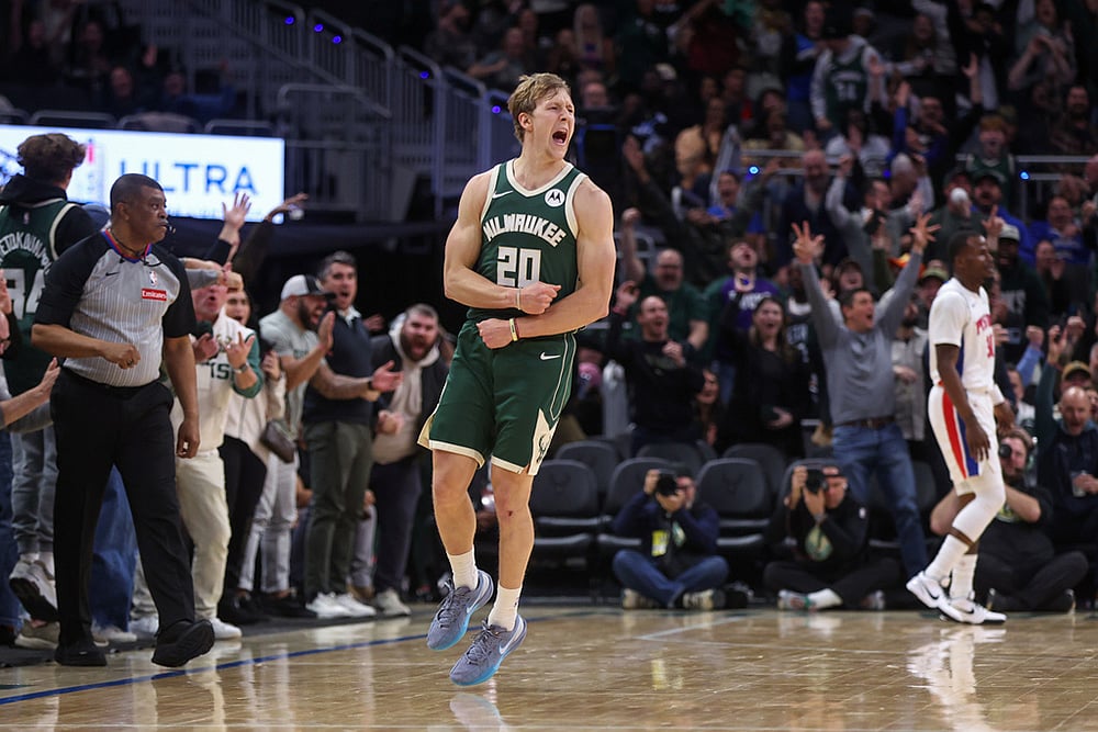 Milwaukee Bucks Vs Detroit Pistons NBA pics-AJ Green