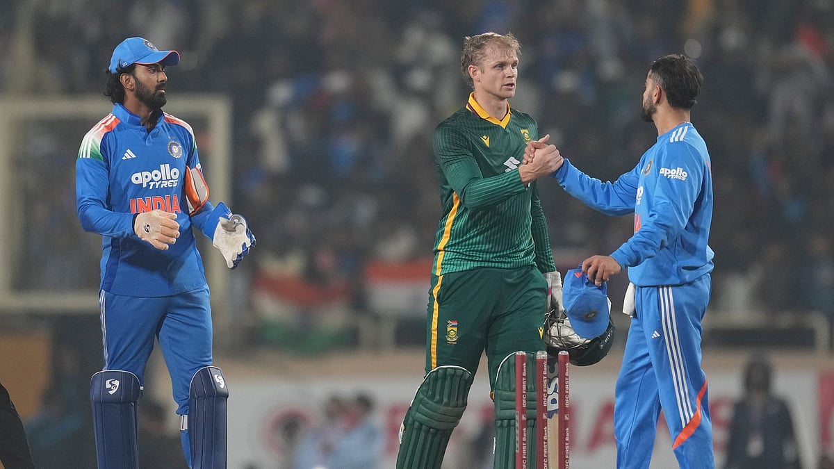(AP Photo/Rafiq Maqbool) : India's Virat Kohli, right, shakes hands with South Africa's Corbin Bosch after India won the first One Day International match in Ranchi, India, Sunday, Nov. 30, 2025.