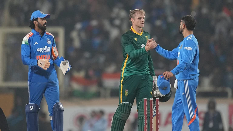 India's Virat Kohli, right, shakes hands with South Africa's Corbin Bosch after India won the first One Day International match in Ranchi, India, Sunday, Nov. 30, 2025. - (AP Photo/Rafiq Maqbool)