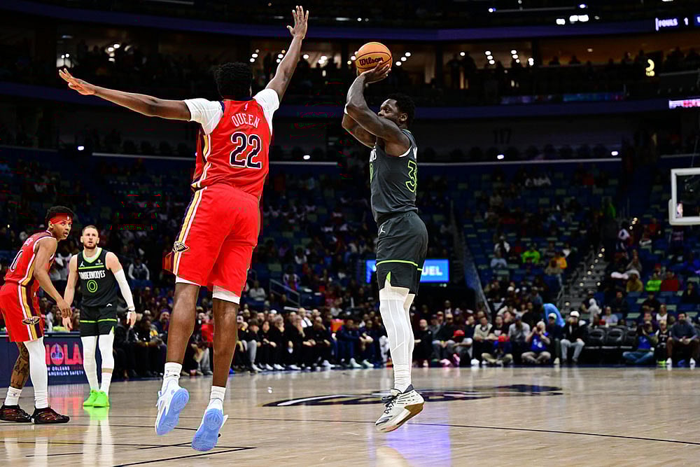Minnesota Timberwolves forward/center Julius Randle, right, goes up to shoot against New Orleans Pelicans center Derik Queen (22) in the first half of an NBA basketball game in New Orleans. - | Photo: AP/Ella Hall