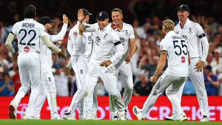 Australia Vs England Live Score, 2nd Ashes Test, Day 2: Will Jacks, centre, celebrates with teammates the wicket of Steve Smith in Brisbane. - AP