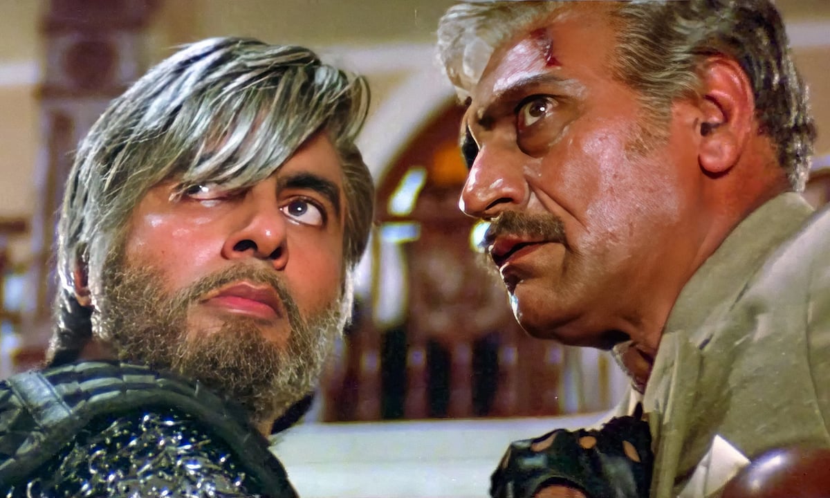 A still from Shehenshah (1988)