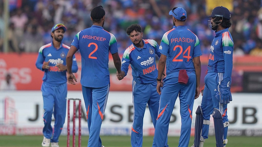 India Vs South Africa Live Cricket Score, 3rd ODI: Kuldeep Yadav celebrates with teammates the wicket of Marco Jansen in Visakhapatnam. - Photo: AP