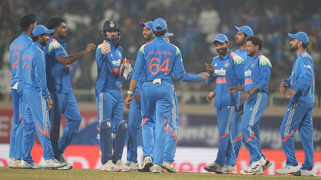 India Vs South Africa Live Cricket Score, 3rd ODI: India lost the second ODI by four wickets to South Africa in Raipur. - Photo: AP