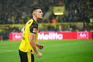 | Photo: Bernd Thissen/dpa via AP : Borussia's Nico Schlotterbeck celebrates after scoring his side's second goal during Germany Bundesliga soccer match between Borussia Dortmund and TSG 1899 Hoffenheim, in Dortmund, Germany.