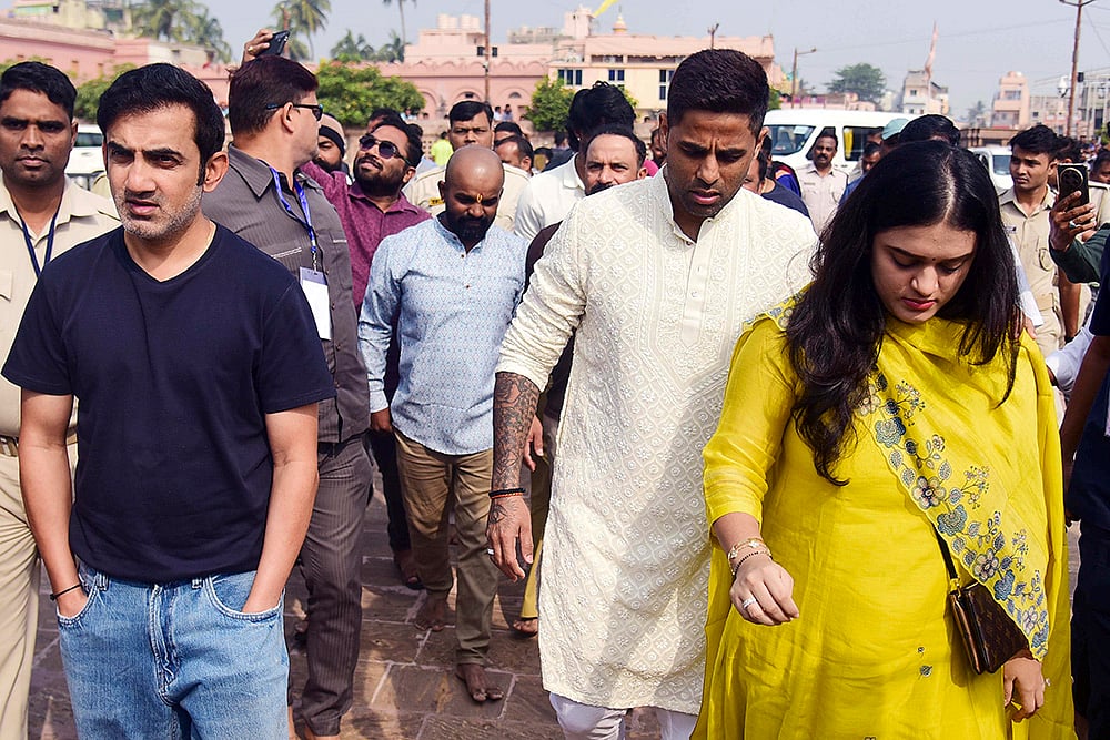 Team India members visit Jagannath Temple-Suryakumar Yadav