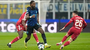 | Photo: AP/Luca Bruno : Inter Milan's Marcus Thuram challenges for the ball with Liverpool's Andrew Robertson during their UEFA Champions League league phase match on December 9, 2025.