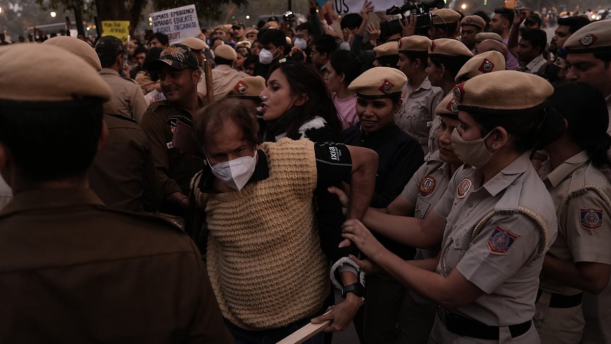 Arrest of protestors against air pollution in Delhi
 -  Tribhuvan Tiwari
