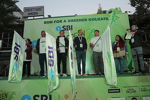 Senior SBI officials flag off the SBI Green Marathon Season 6 in Kolkata.