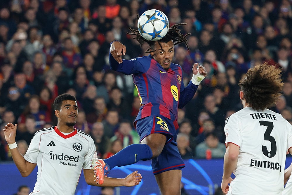 Barcelona's Jules Kounde scores his side's second goal during the Champions League opening phase soccer match between Barcelona and Eintracht Frankfurt in Barcelona, Spain. - | Photo: AP/Joan Monfort