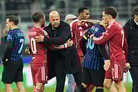 Inter Milan 0-1 Liverpool, Champions League: Dominik Szoboszlai Penalty Earns Reds Win Sans Salah | Photo: AP/Luca Bruno : Liverpool's manager Arne Slot hugs Liverpool's Alexis Mac Allister at the end of a Champions League, league phase, soccer match between Inter Milan and Liverpool in Milan, Italy.