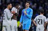Real Madrid 1-2 Man City, Champions League: Alonso Feels The Heat As MCFC Grab Victory | Photo: AP/Manu Fernandez : Real Madrid's players stand at the pitch at the end of a Champions League opening phase soccer match between Real Madrid and Manchester City, in Madrid, Spain.