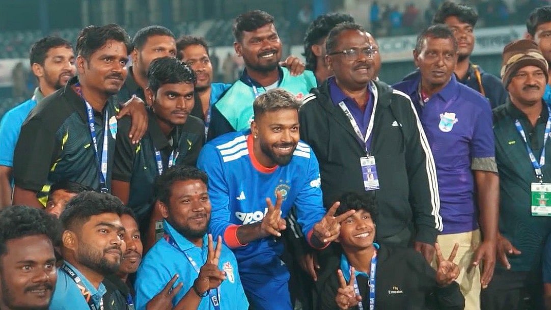 Hardik Pandya taking a picture with the Cuttack groundstaff - X