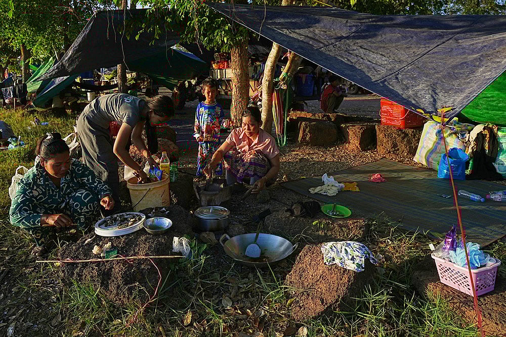 displaced civilians Thailand Cambodia border 