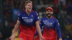 | Photo: AP/Kashif Masood : RCB's Cameron Green celebrates DC's Tristan Stubbs wicket