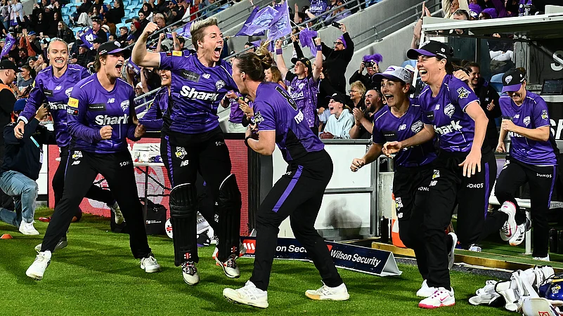 Hobart Hurricanes vs Perth Scorchers match report Womens Big Bash League 2025 final
