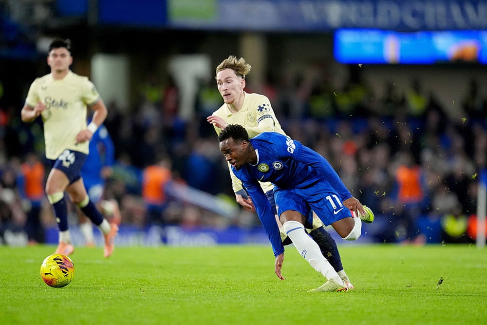 Everton's James Garner, back, and Chelsea's Jamie Gittens battle for the ball during the English Premier League soccer match between Chelsea and Everton in London. - | Photo: Adam Davy/PA via AP