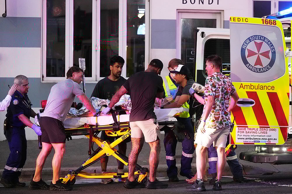 Mass Shooting In Sydneys Famed Bondi Beach-4