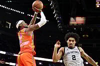 NBA Cup: San Antonio Spurs Beat Oklahoma City Thunder To Book Final Berth | Photo: AP/Ronda Churchill : Oklahoma City Thunder guard Shai Gilgeous-Alexander (2) goes for a shot over San Antonio Spurs guard Dylan Harper (2) in the first half of an NBA Cup semifinals basketball game in Las Vegas.