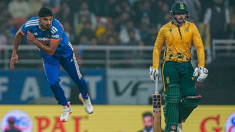 India Vs South Africa Live Cricket Score, 3rd T20I: Arshdeep Singh Strikes In First Over As Hendricks Falls For A Duck - | Photo: PTI/Shiva Sharma
