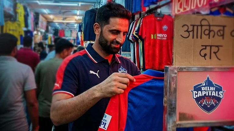 Delhi Capital bag Jammu & Kashmir pacer Auqib Nabi Dar for 8.4 crore in IPL 2026 auction on December 16. - X/Delhi Capitals