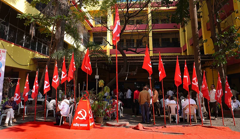 Thousands of workers and trade union leaders gathered at Adarsh Vidyalaya in Mumbai from December 5 to 7 for the CITU Maharashtra state conference, where participants resolved to oppose the newly enforced labour codes. - Dinesh Parab|Outlook