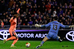 | Photo: AP/Rudy Garcia : Barcelona's Marcus Rashford, left, fights for the ball with Guadalajara's Dani Vicente during the Copa del Rey soccer match between Guadalajara and Barcelona in Guadalajara, Spain.