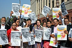 IMAGO / ANI News : Opposition MPs protest over the MGNREGA being replaced by the VB-G RAM-G bill at the Parliament premises.