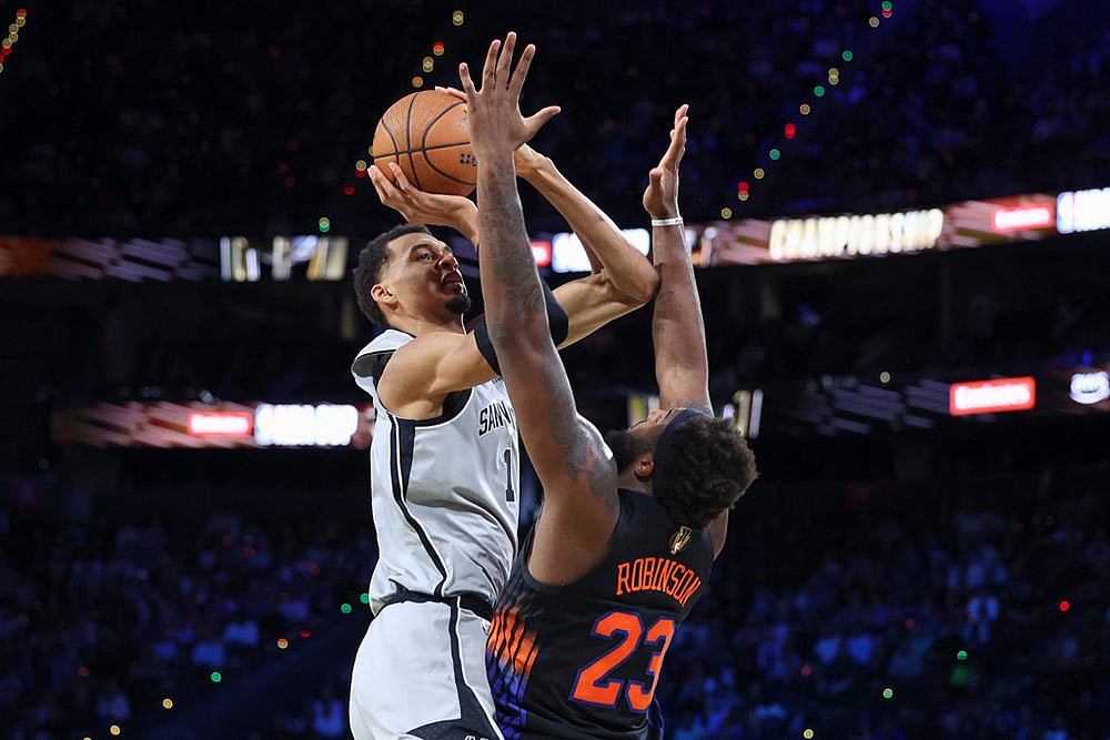 NBA Basketball Game: New York Knicks vs San Antonio Spurs