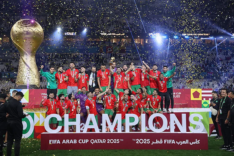 Morocco's players celebrate with the winner trophy after defeating Jordan in the FIFA Arab Cup final soccer match in Lusail, Qatar. - | Photo: AP/Hussein Sayed
