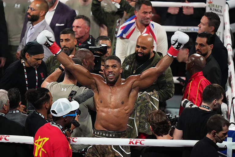 Anthony Joshua celebrates after his win in the heavyweight boxing match against Jake Paul in Miami, Fla. - | Photo: AP/Lynne Sladky