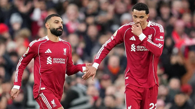 Liverpool's Mohamed Salah, left, and Liverpool's Hugo Ekitike greet each other during the English Premier League soccer match between Liverpool and Brighton and Hove Albion in Liverpool, England. - | Photo: AP/Jon Super