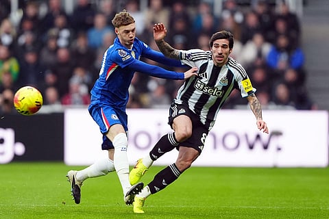 Newcastle's Sandro Tonali, right, and Chelsea's Cole Palmer, left, challenge fo the ball during the English Premier League soccer match between Newcastle United and FC Chelsea in Newcastle, England.