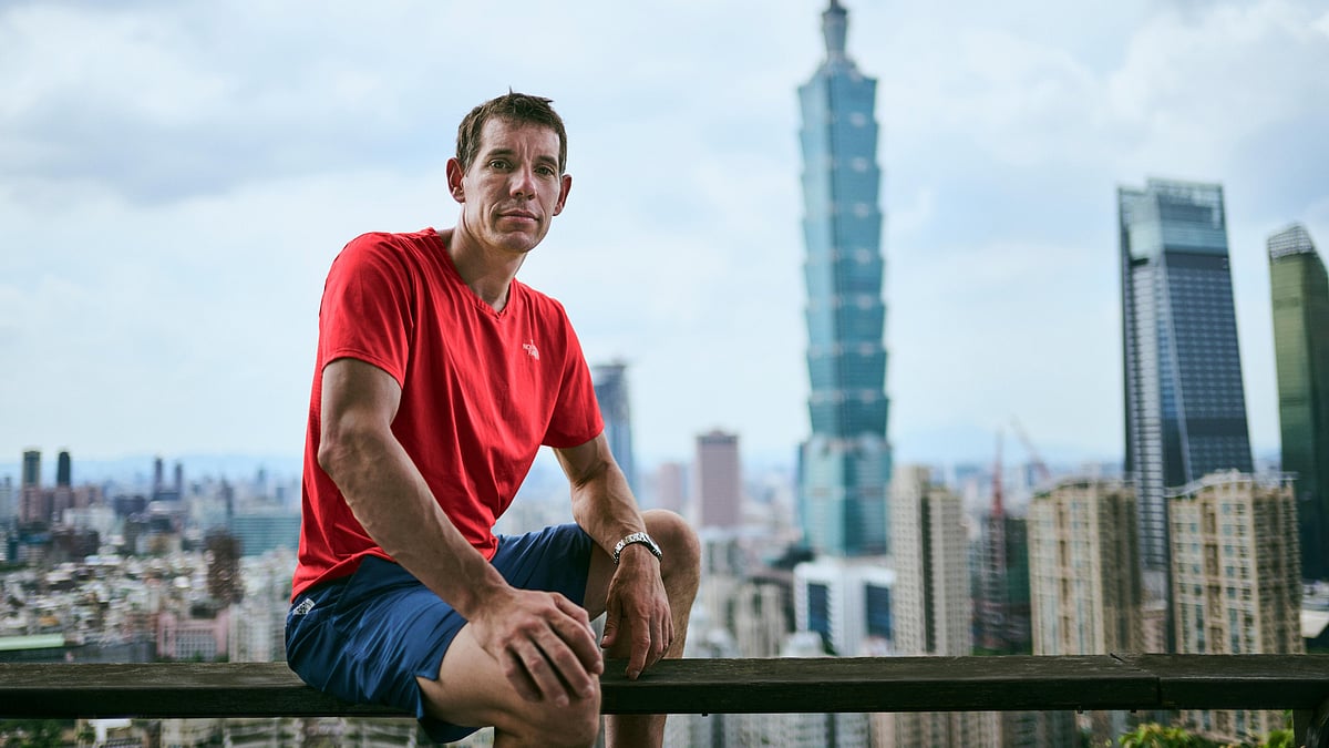 American rock climber Alex Honnold at Taipei 101, Taiwan. - | Photo: X/Netflix