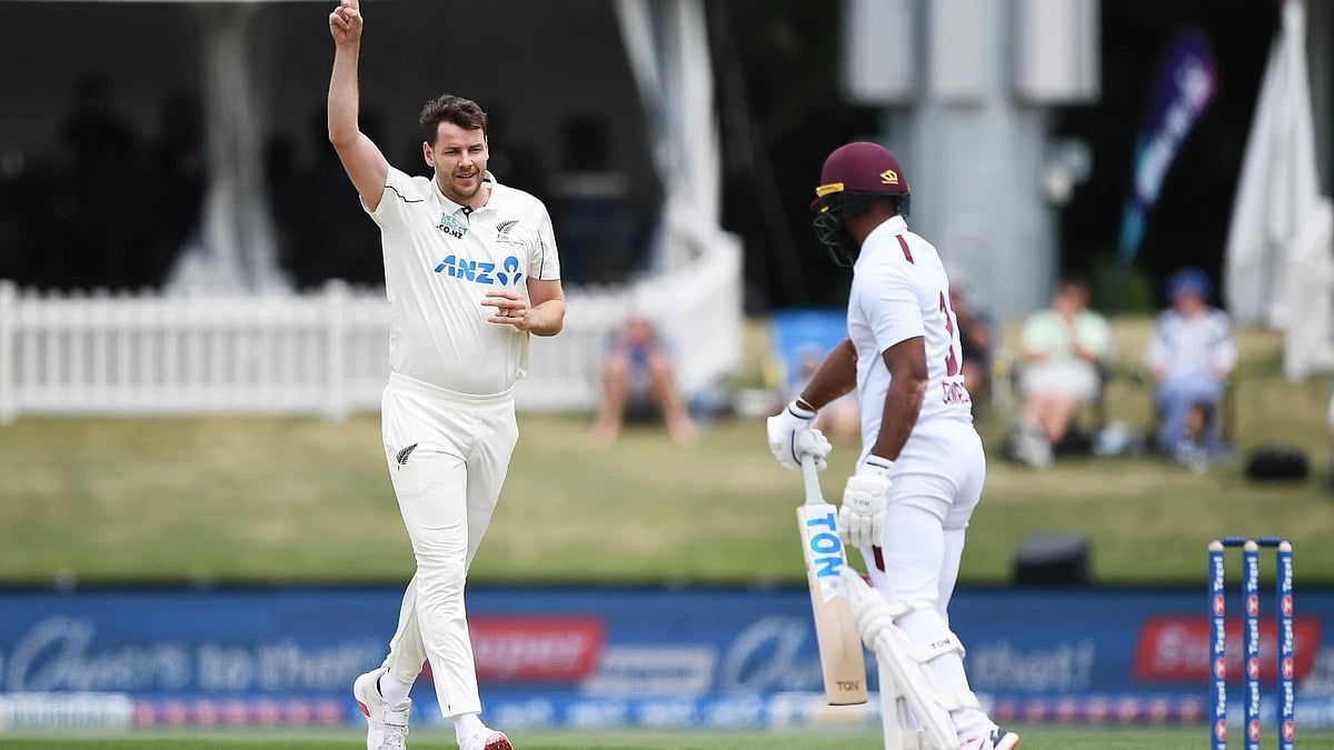 New Zealand's Jacob Duffy, left, celebrates after taking the wicket of the West Indies' John Campbell, right, on Day 4 of their cricket test match in Christchurch, New Zealand, Friday, Dec. 5, 2025.  - | Photo: Photosport/Chris Symes via AP