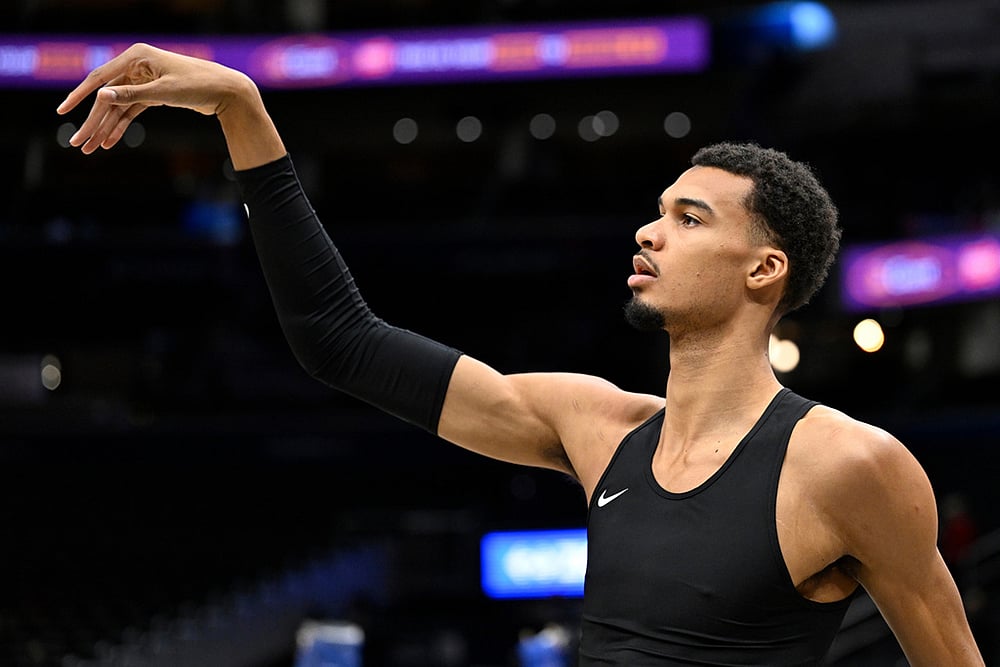 San Antonio Spurs forward Victor Wembanyama warms up before an NBA basketball game against the Washington Wizards in Washington.  - | Photo: AP/John McDonnell