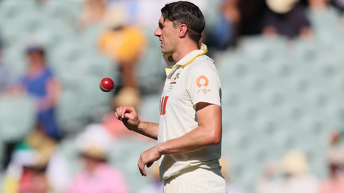 Australia's captain Pat Cummins prepares to deliver a ball during play on day two of the third Ashes cricket test between England and Australia in Adelaide, Australia, Thursday, Dec. 18, 2025.  - | Photo: AP/James Elsby