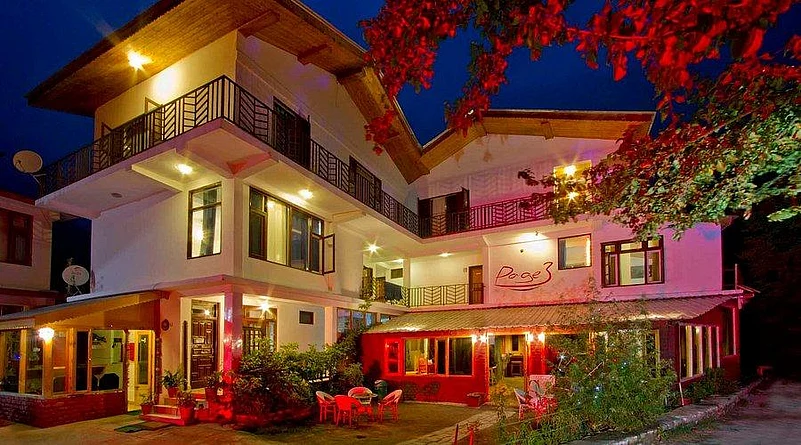 Page 3 Bar & Cafe & Hotel Manali exterior at night