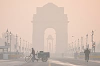 Delhi Air Quality Slips To Very Poor As AQI Hits 390, Orange Alert Issued | Photo: PTI : Delhi Air Quality Slips To Very Poor As AQI Hits 390, Orange Alert Issued