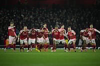 | Photo: AP/Kin Cheung : Arsenal players celebrate after winning in a penalty shootout the English Football League Cup quarter-final soccer match between Arsenal and Crystal Palace in London.