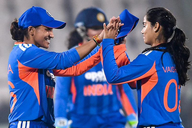 IND W vs SL W 2nd T20I Cricket-Vaishnavi Sharma