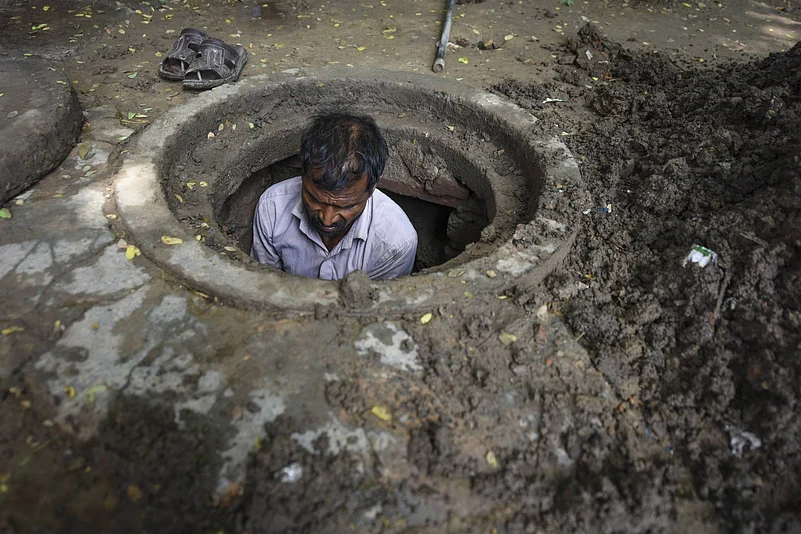 Manual scavenging indi