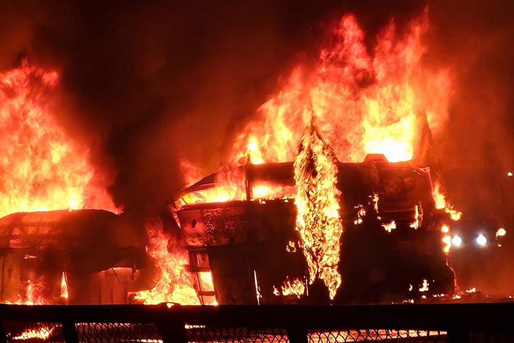 Nine killed after truck collides with bus 