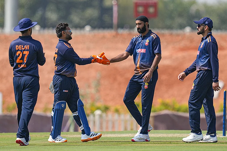 From left, Delhi's Nitish Rana with captain Rishabh Pant and teammates Simarjeet Singh and Virat Kohli celebrates a dismissal during the Vijay Hazare Trophy 2025-26 cricket match between Andhra and Delhi, at BCCI Centre of Excellence Ground, in Bengaluru. - | Photo: PTI/Shailendra Bhojak