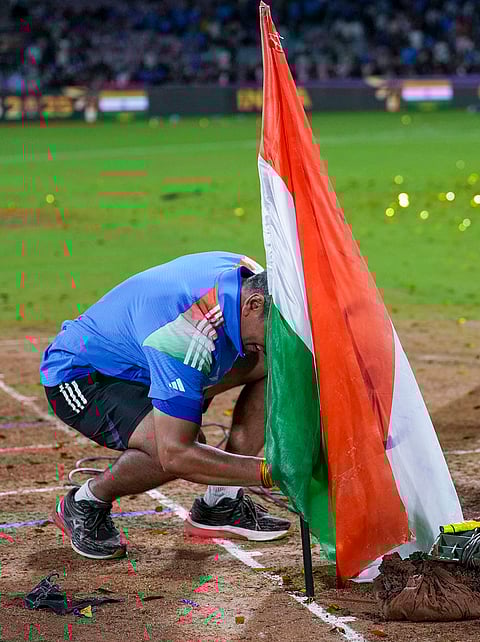  India’s coach Amol Muzumdar plants the Indian tricolour on the pitch after the team won the ICC Women's World Cup 2025, at the DY Patil Stadium, in Navi Mumbai, early Monday, Nov. 3, 2025. 