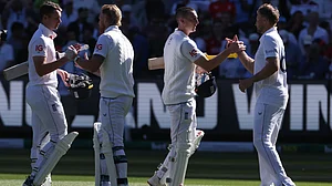 (AP Photo/Hamish Blair) : England's Jamie Smith, left, Ben Stokes, second left, Harry Brook andJoe Root, right, shake hands after defeating Australia on Day 2 of their Ashes cricket test match in Melbourne, Saturday, Dec. 27, 2025
