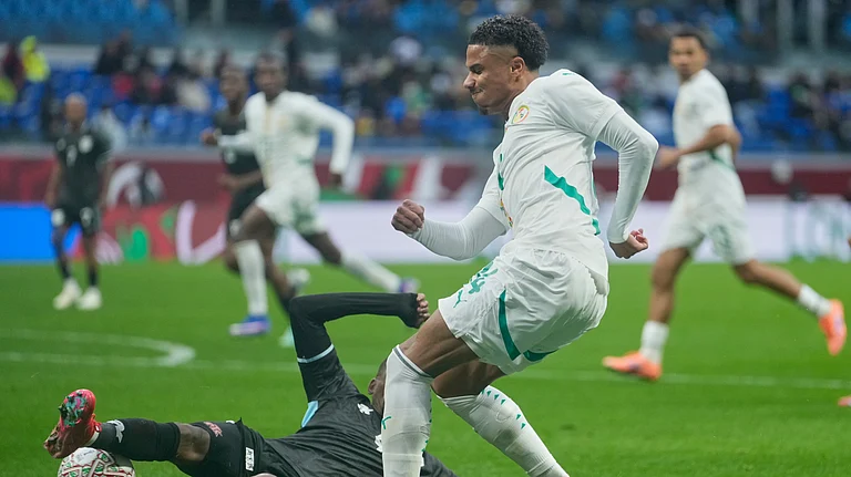 Botswana's Mosha Gaolaolwe blocks Senegal's Ismail Jakobs during the Africa Cup of Nations group D soccer match between Senegal and Botswana in Tangier, Morocco, Tuesday, Dec. 23, 2025 - (AP Photo/Mosa'ab Elshamy)