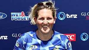 | Photo: X/SuperSmashNZ : Otago's Laura Harris with the Women's Super Smash 2025-26 Player of the Match award for her fifty.