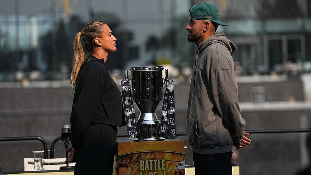 Tennis players Aryna Sabalenka of Belarus, left, and Nick Kyrgios of Australia face-off with the trophy during a press conference ahead of the Battle of the Sexes exhibition match at Atlantis The Royal in Dubai, United Arab Emirates. - | Photo: AP/Fatima Shbair