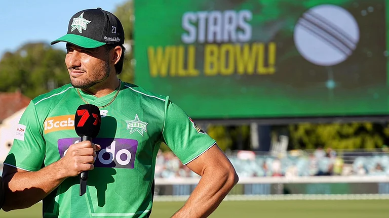 Melbourne Stars captain Marcus Stoinis during the toss of the Big Bash League match against Sydney Thunder on December 28, 2025. - | Photo: X/StarsBBL
